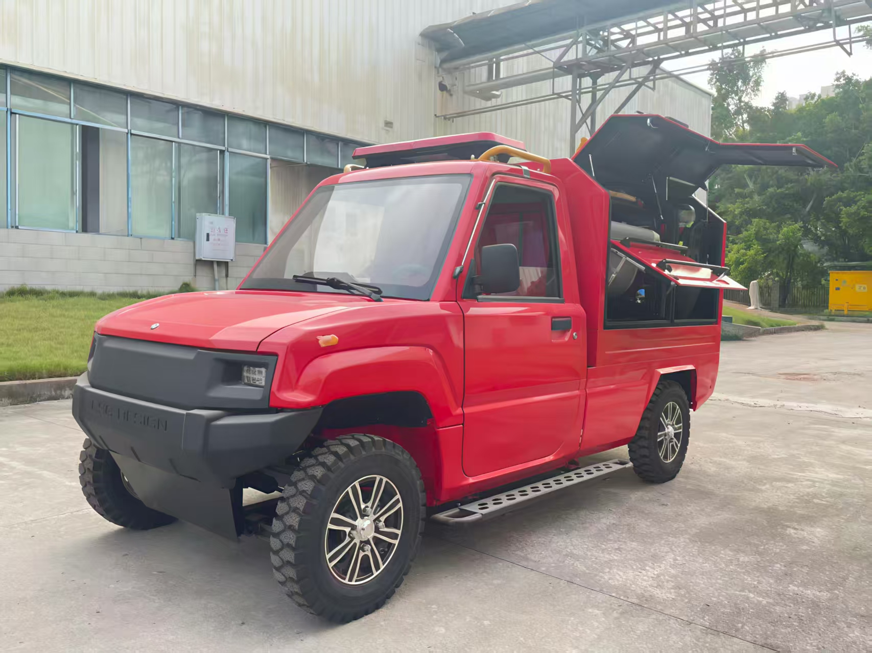 เขาใช้งานได้อย่างไรเขาใช้เทคโนโลยีรถดับเพลิงขนาดเล็กที่อยู่ EV Fire ความเสี่ยงในชุมชนลานจอดรถและห้างสรรพสินค้าได้อย่างไร